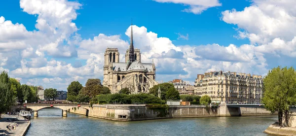 Sena y Notre Dame de Paris —  Fotos de Stock