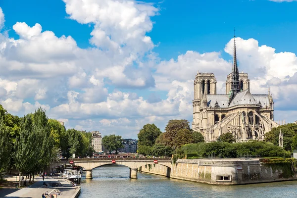 Seine ve Notre Dame de Paris — Stok fotoğraf