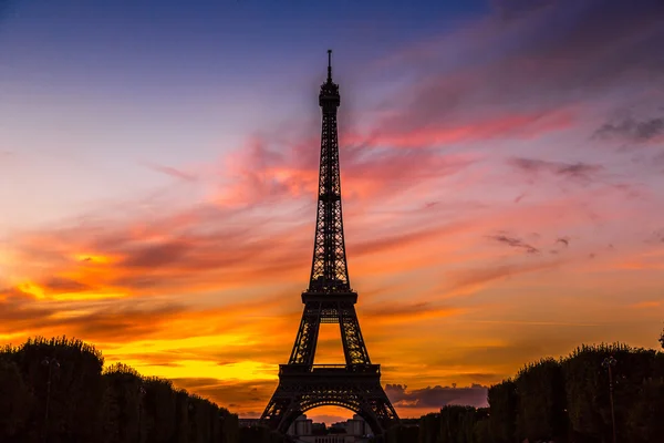 Tour Eiffel au coucher du soleil à Paris — Photo