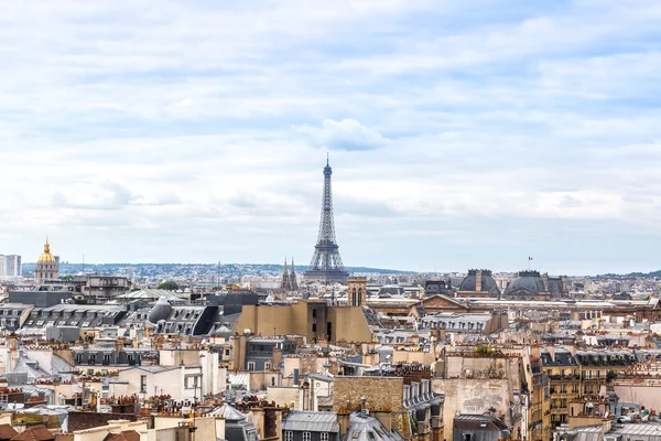 Luchtfoto uitzicht op de Eiffeltoren in Parijs — Stockfoto