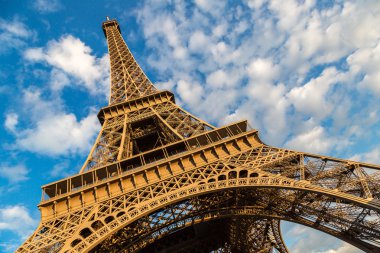 Paris 'teki Eyfel Kulesi