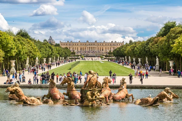 Fontän av apollo i trädgården i versailles palace — Stockfoto