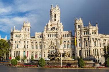 Cibeles Sarayı ve Cibeles çeşme