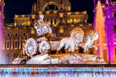 Madrid'da Cibeles Çeşmesi