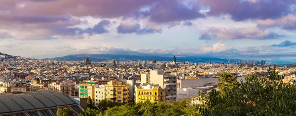 Widok na Barcelonę z parku guell — Zdjęcie stockowe