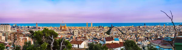 Utsikt över barcelona från park guell — Stockfoto