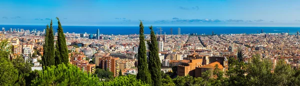 Utsikt över barcelona från park guell — Stockfoto