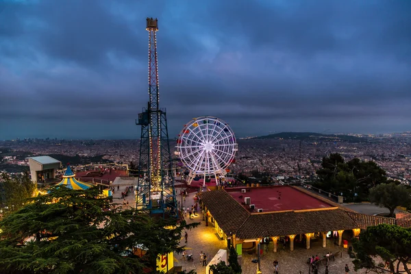 Karussell im Freizeitpark Tibidabo — Stockfoto