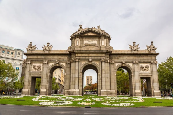 Madrid 'de Puerta de Alcala — Stok fotoğraf