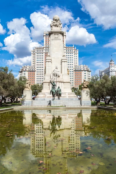 Statues of Don Quixote and Sancho Panza — Stock Photo, Image