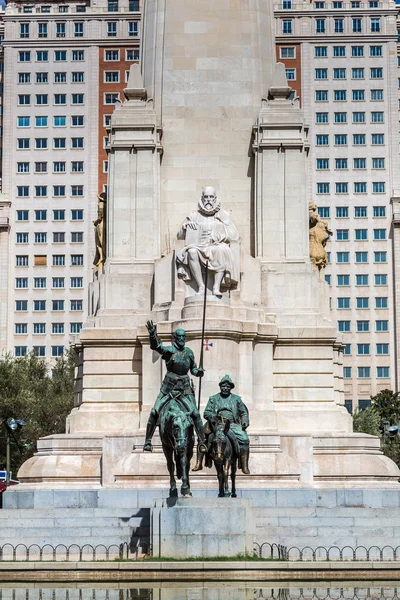 Statyer av don Quijote och sancho panza — Stockfoto