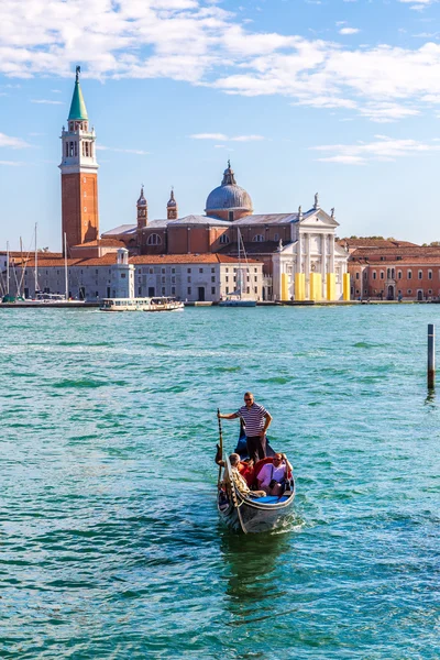 Gondola on Canal Grande in Venice — Stock Photo, Image