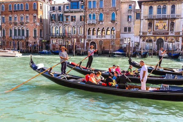 Gondol Venedik Canal Grande üzerinde — Stok fotoğraf