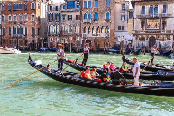 A Canal Grande a velencei gondolák — Stock Fotó