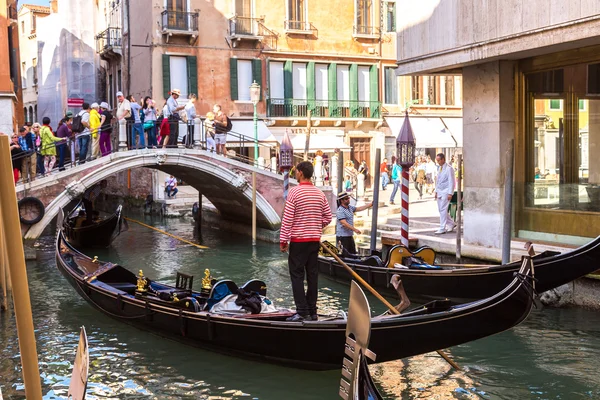 Гондоли на Canal Grande у Венеції — стокове фото