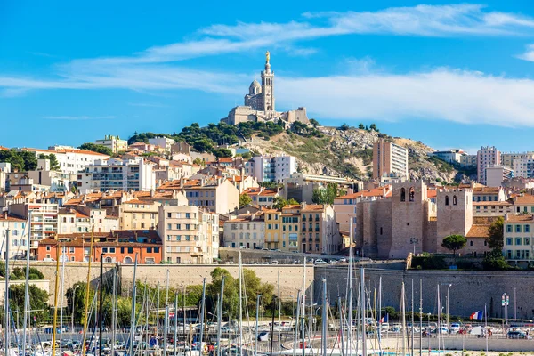 Notre Dame de la Garde, és a kikötő területén Marseille — Stock Fotó