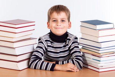 öğrenci ve bir yığın kitap