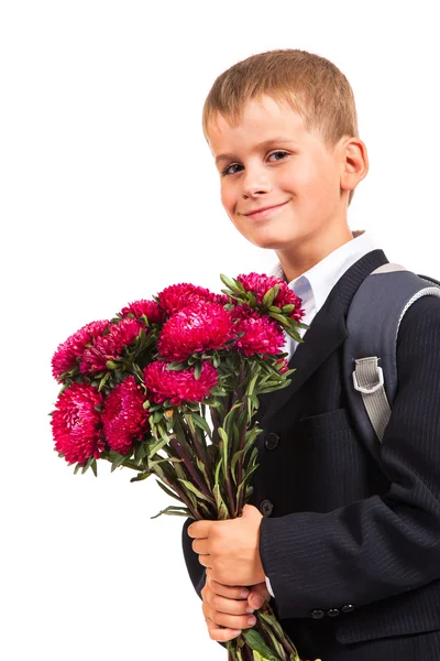 Skolpojke håller blommor. tillbaka till skolan — Stockfoto