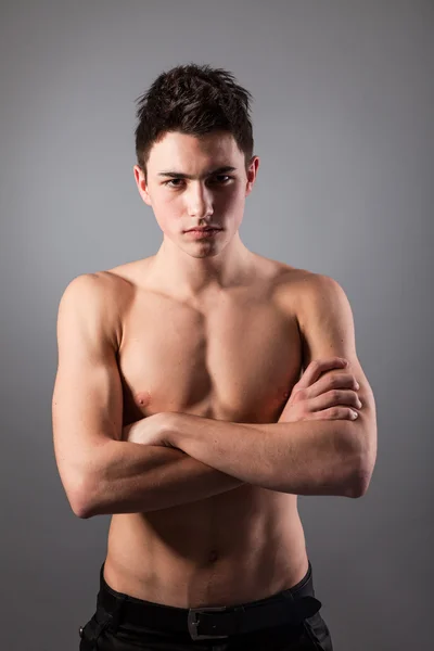 Genç vücut geliştirmeci adam portresi — Stok fotoğraf