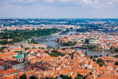 Yaz aylarında Prag Cityscape.