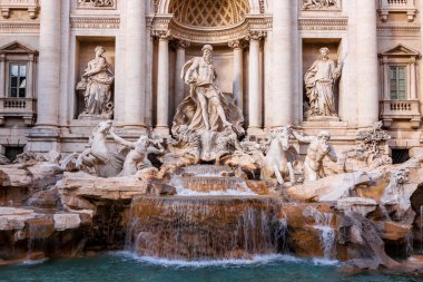 Trevi Çeşmesi - Roma'nın ünlü dönüm noktası