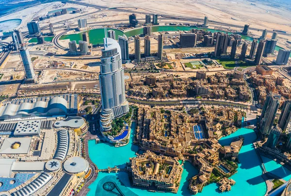 Adress hotel och sjön burj dubai — Stockfoto