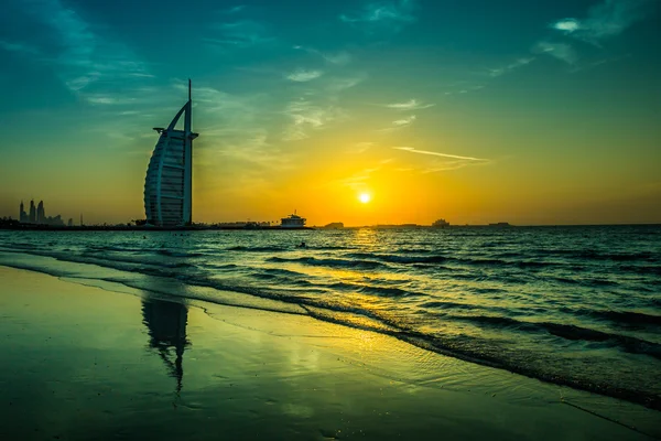 Burj Al Arab é um hotel de luxo — Fotografia de Stock