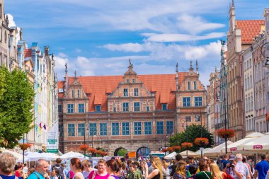 gdansk sokakta insanlar ziyaret edenler uzun