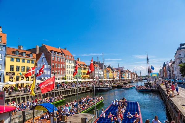 People enjoy sunny weather — Stock Photo, Image