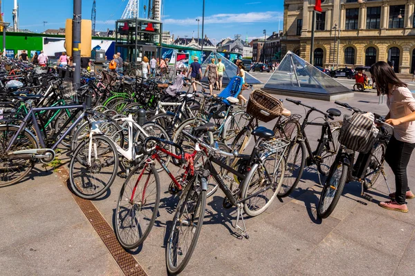 코펜하겐, 덴마크에 많은 자전거 주차 — 스톡 사진