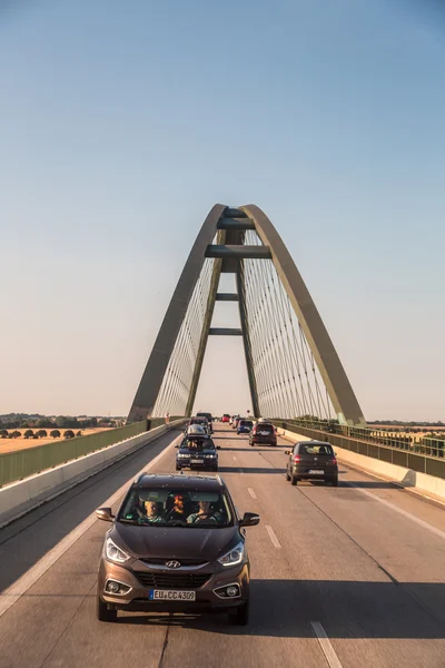 Tráfico en el puente en Dinamarca — Foto de Stock