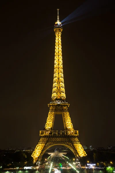 Eiffel Tower at nigh in Paris — Stock Photo, Image