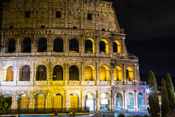 Coliseo en roma, italia — Foto de Stock