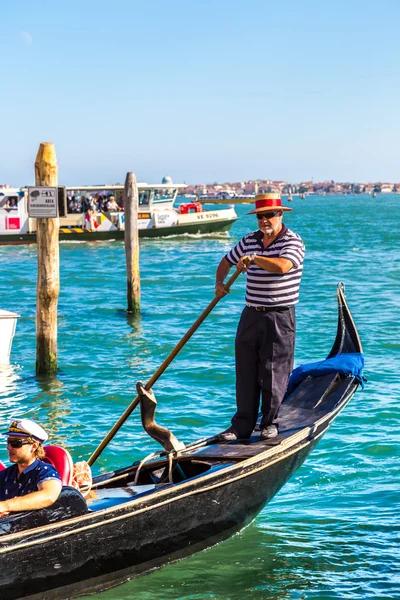 Гондоли на Canal Grande у Венеції — стокове фото