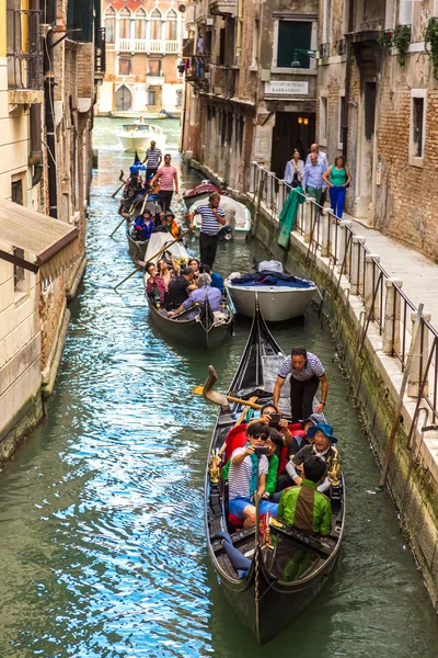 Gondola na Canal Grande v Benátkách — Stock fotografie