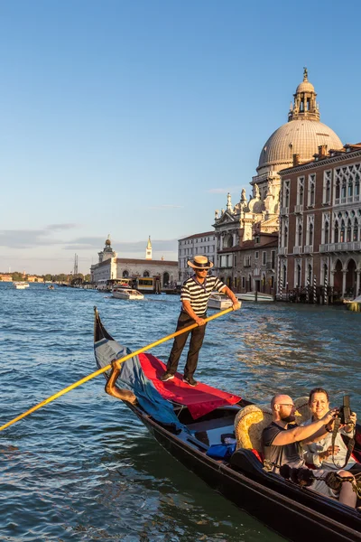 Gôndola no Canal Grande em Veneza — Fotografia de Stock