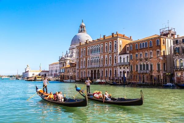 Gondel auf canal grande in venedig — Stockfoto