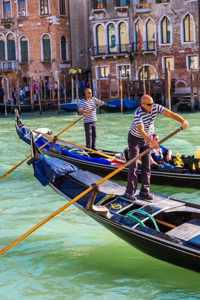 Gondel auf canal grande in venedig — Stockfoto