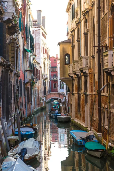 Canal en Venecia, Italia — Foto de Stock