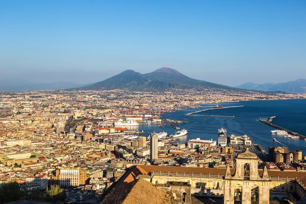 Napoli e Monte Vesúvio na Itália — Fotografia de Stock