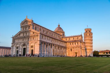 Pisa Katedrali ve Eğik Kule