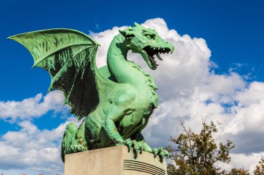 Ljubljana 'daki Ejderha Köprüsü