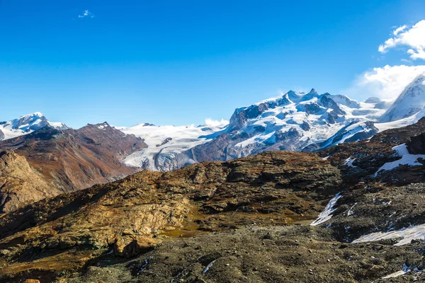 スイスのアルプスの山の風景 — ストック写真