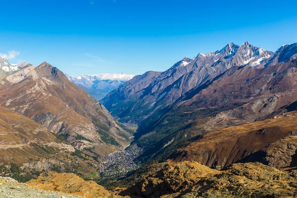 スイスのアルプスの山の風景 — ストック写真