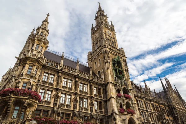 Münih'teki Marienplatz belediye binası — Stok fotoğraf