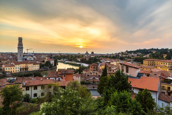 Verona ao pôr do sol na Itália — Fotografia de Stock