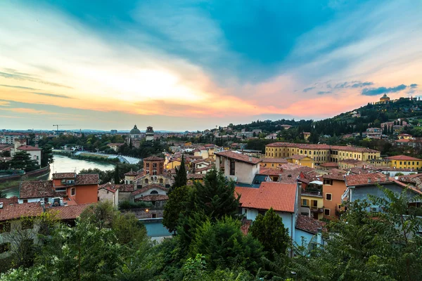 夕暮れ時のイタリアのヴェローナ — ストック写真