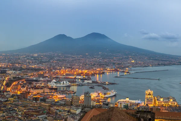 Napoli och Vesuvius i Italien — Stockfoto