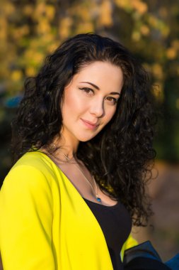 Parktaki güzel kız.