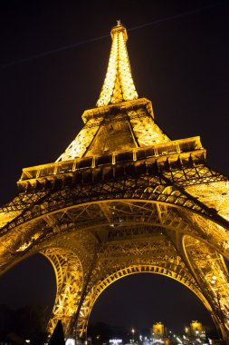 Hemen hemen Eyfel Kulesi Paris-